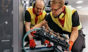 DHL trotz data center white glove 310